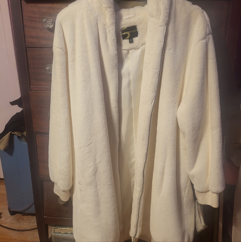 Plush  3X white Coat by Serena Williams.